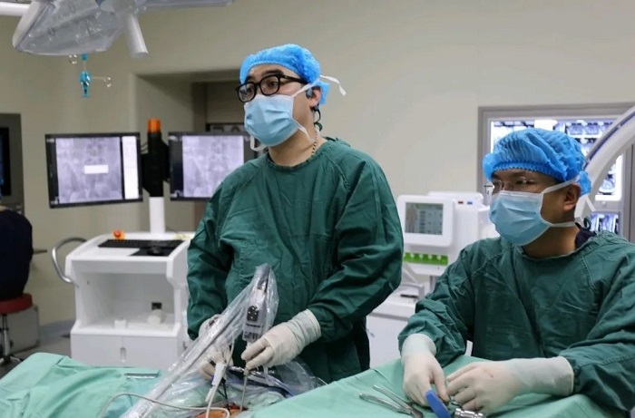 病例分享|洪洞县中医医院骨伤科完成一例UBE腰4/5内镜下右侧椎板减压经皮椎弓根钉内固定椎间隙植骨+可撑开融合器融合术